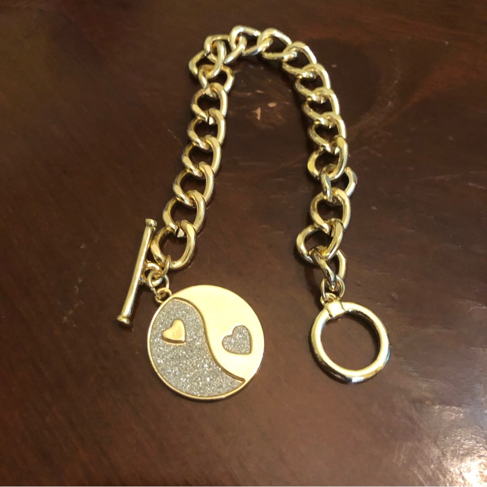 Link Bracelet with Yin Yang Charm 7" Toggle Closure Women's Gold Tone - Picture 3 of 8